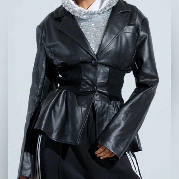 New AKIRA waist cinched Women's Black faux Leather Jacket size L